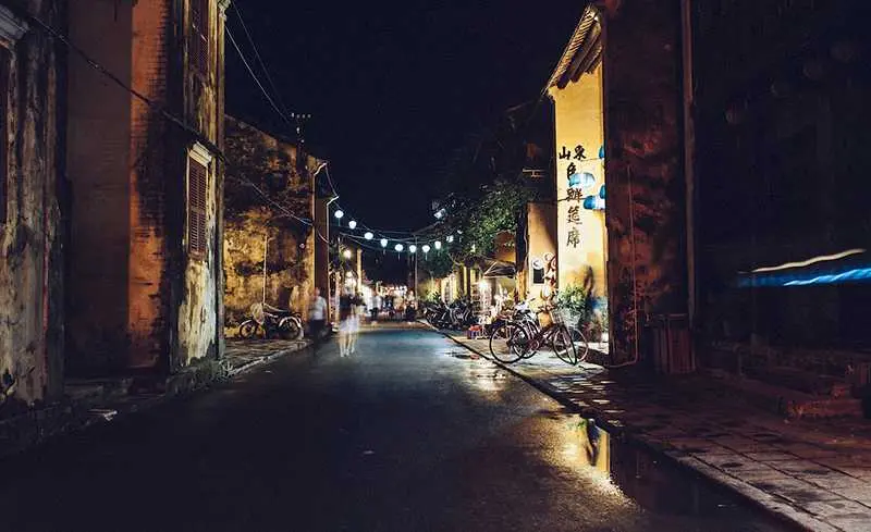 Dạo bước Hội An buổi tối: H&agrave;nh tr&igrave;nh thong dong giữa phố cổ 18