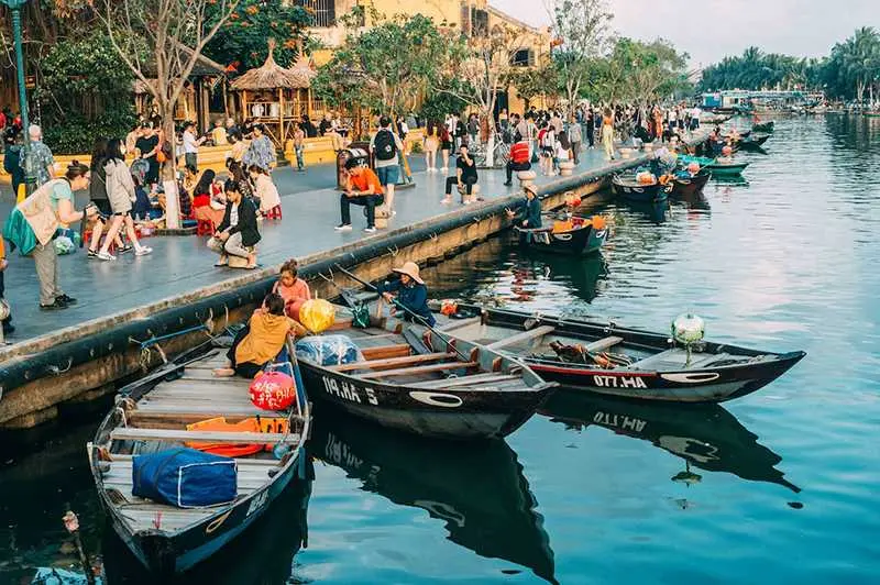 Nửa ng&agrave;y kh&aacute;m ph&aacute; phố cổ Hội An với nhiều trải nghiệm th&uacute; vị 2