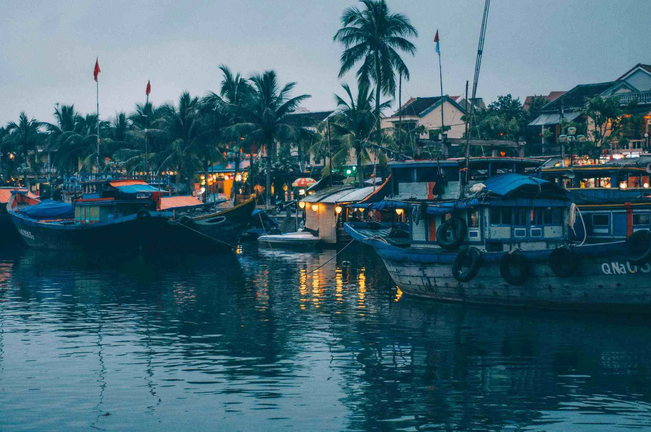 Trải nghiệm đi thuyền tr&ecirc;n s&ocirc;ng Thu Bồn si&ecirc;u th&uacute; vị 2