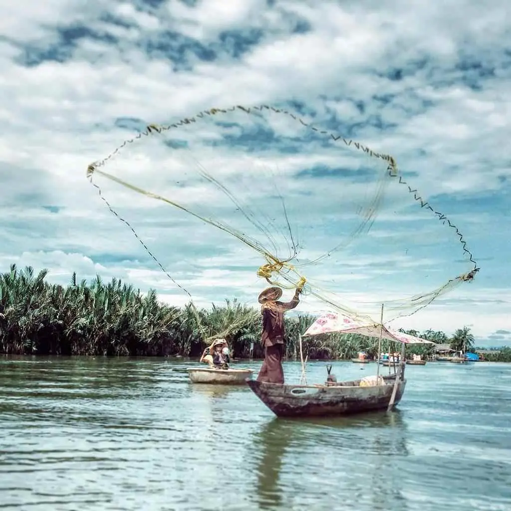 Trải nghiệm đi thuyền tr&ecirc;n s&ocirc;ng Thu Bồn si&ecirc;u th&uacute; vị 9