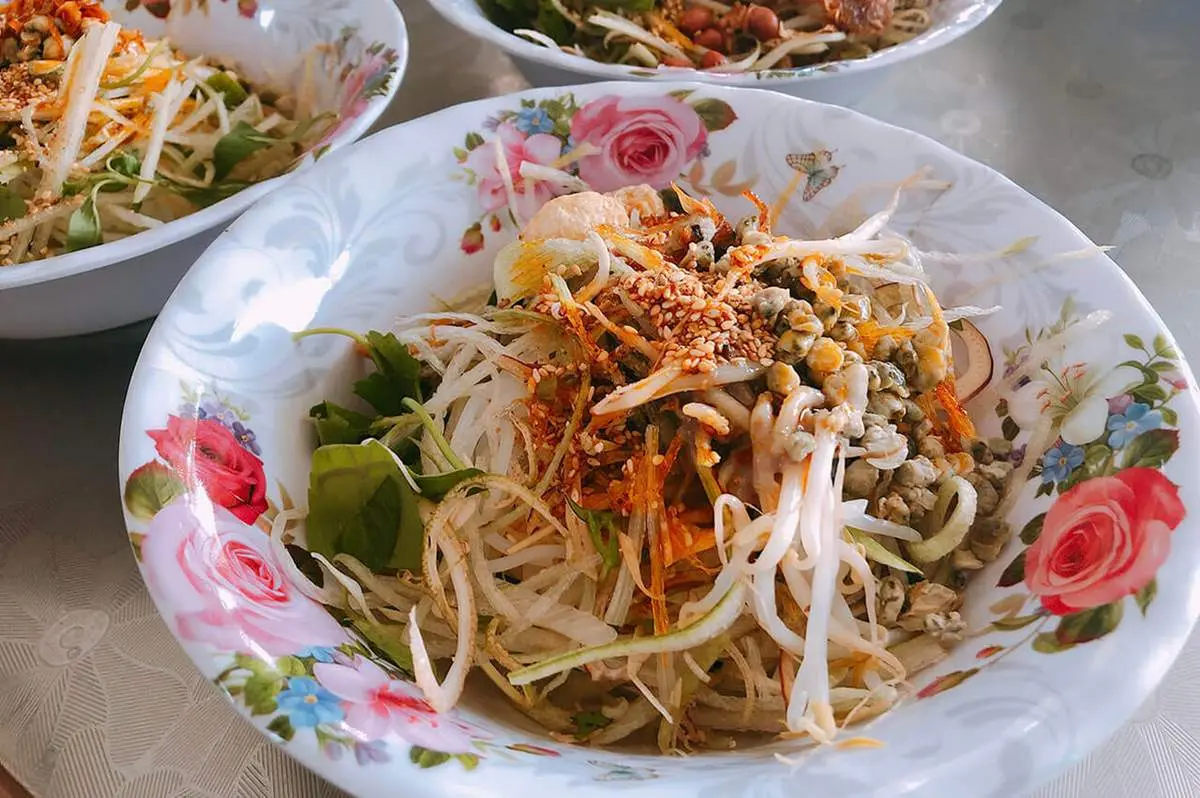 Ai ra xứ Huế thì ghé ngay các quán Bún hến ngon nổi tiếng một phương