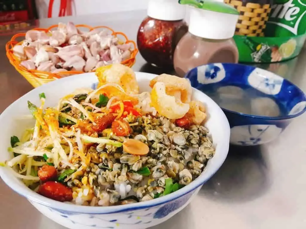 7 Qu&aacute;n cơm hến ngon ở Huế kh&ocirc;ng thể bỏ qua 5