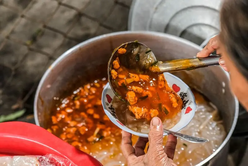 Ăn gì ở Huế? Khám phá danh sách đặc sản thú vị ở vùng đất cố đô 5
