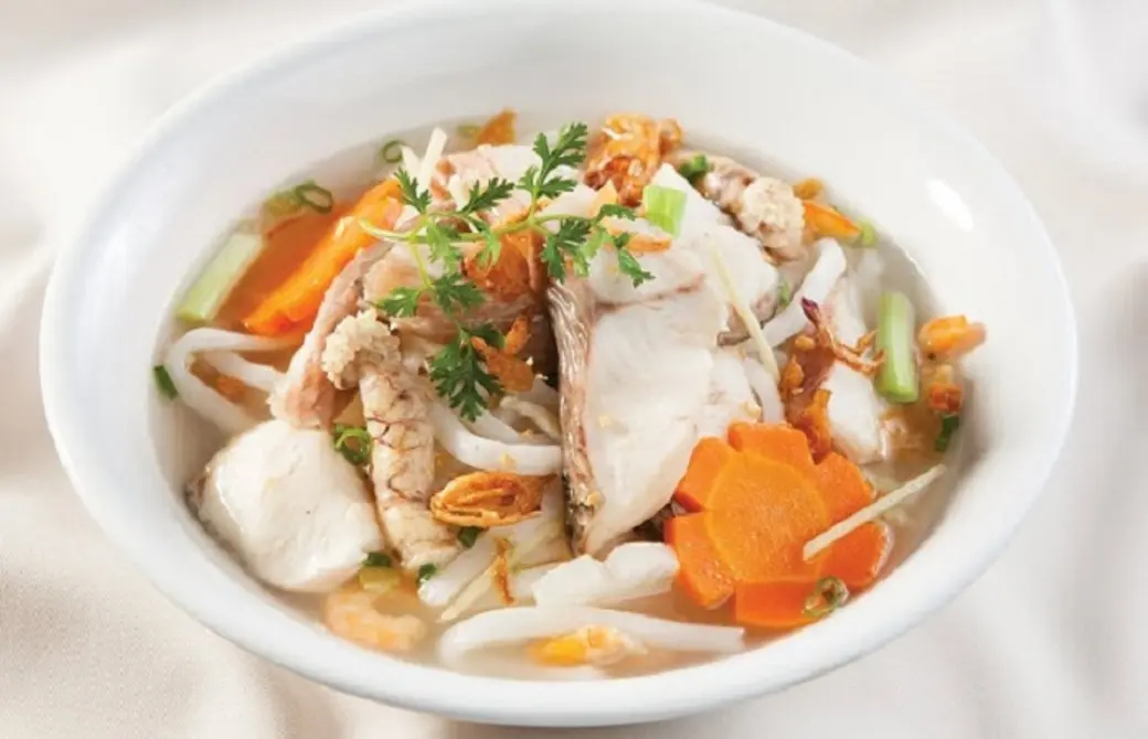 B&aacute;nh canh c&aacute; l&oacute;c &ndash; M&oacute;n ăn d&acirc;n d&atilde; kh&ocirc;ng thể thiếu của người d&acirc;n xứ Huế 12