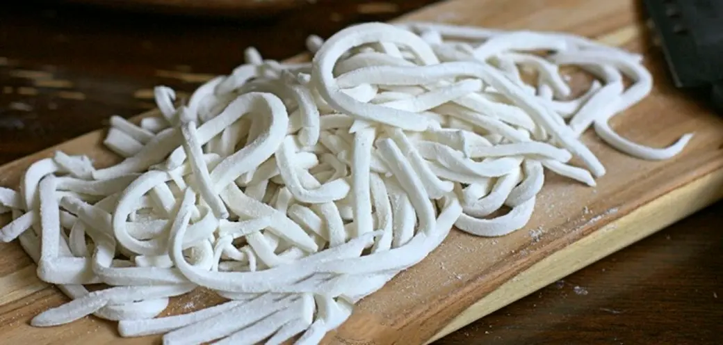 B&aacute;nh canh c&aacute; l&oacute;c &ndash; M&oacute;n ăn d&acirc;n d&atilde; kh&ocirc;ng thể thiếu của người d&acirc;n xứ Huế 4