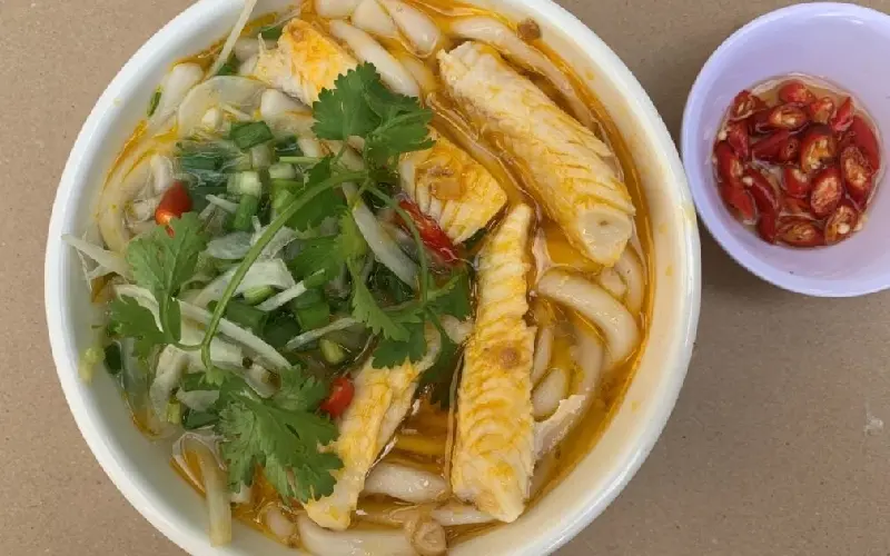 B&aacute;nh canh c&aacute; l&oacute;c &ndash; M&oacute;n ăn d&acirc;n d&atilde; kh&ocirc;ng thể thiếu của người d&acirc;n xứ Huế 16