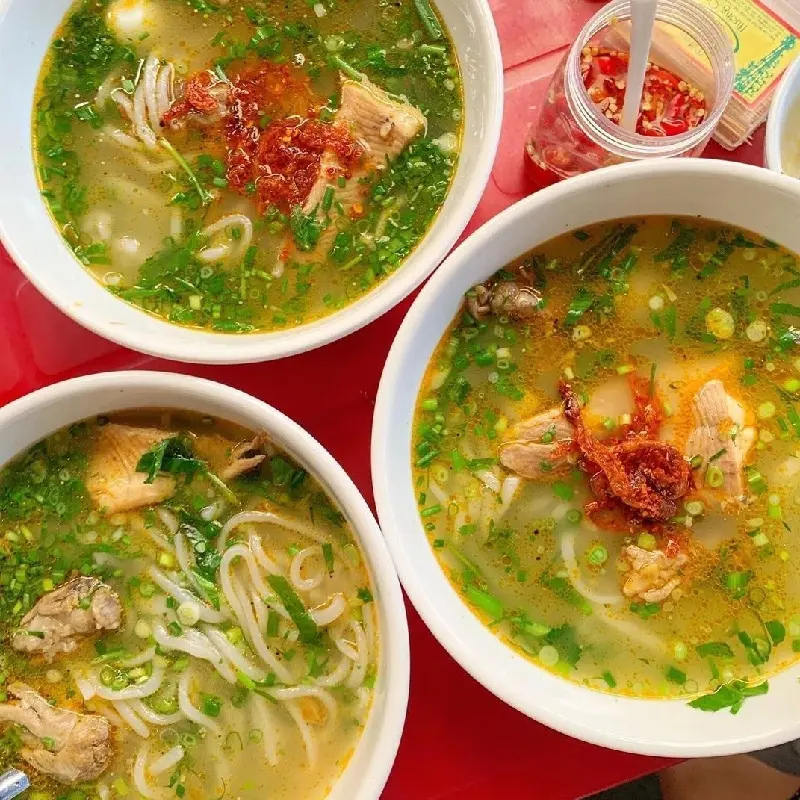 B&aacute;nh canh c&aacute; l&oacute;c &ndash; M&oacute;n ăn d&acirc;n d&atilde; kh&ocirc;ng thể thiếu của người d&acirc;n xứ Huế 21