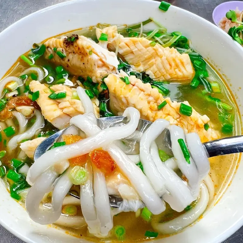 B&aacute;nh canh c&aacute; l&oacute;c &ndash; M&oacute;n ăn d&acirc;n d&atilde; kh&ocirc;ng thể thiếu của người d&acirc;n xứ Huế 14