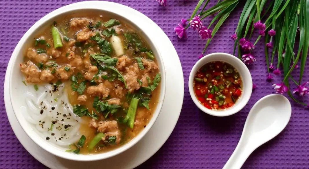 B&aacute;nh canh Nam Phổ - Đặc sản n&iacute;u ch&acirc;n du kh&aacute;ch khi đến Huế 5