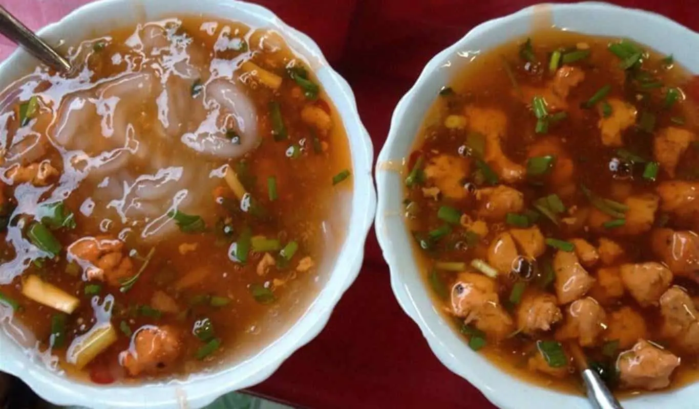 B&aacute;nh canh Nam Phổ - Đặc sản n&iacute;u ch&acirc;n du kh&aacute;ch khi đến Huế 8