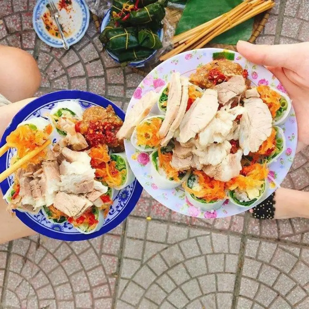 B&aacute;nh cuốn t&ocirc;m chua - Mỹ vị của cung đ&igrave;nh Huế trong m&oacute;n ăn d&acirc;n d&atilde;, b&igrave;nh dị 2