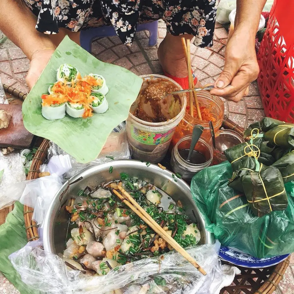 B&aacute;nh cuốn t&ocirc;m chua - Mỹ vị của cung đ&igrave;nh Huế trong m&oacute;n ăn d&acirc;n d&atilde;, b&igrave;nh dị 6