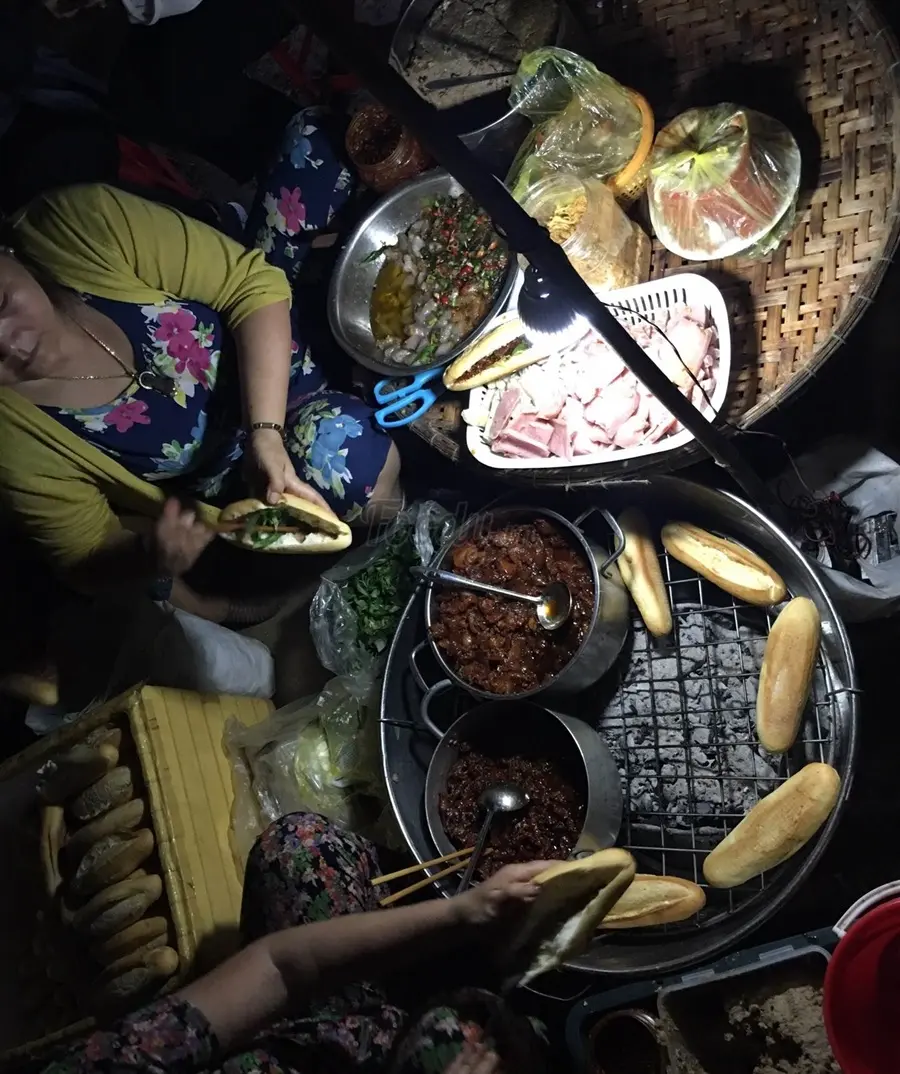 B&aacute;nh m&igrave; Tr&agrave;ng Tiền Huế - G&oacute;i gọn hương vị cố đ&ocirc; khiến bao người phải su&yacute;t xoa kh&ocirc;ng ngừng 8