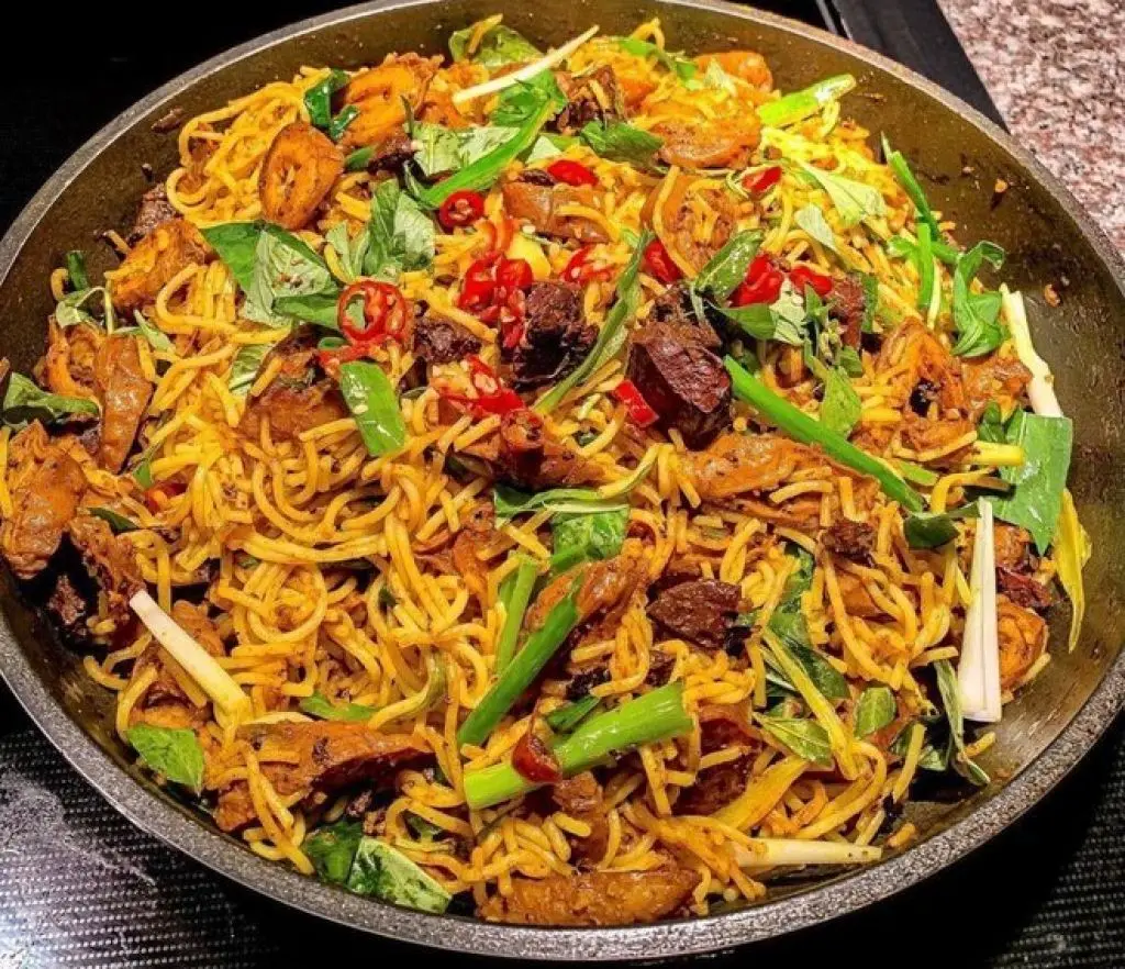 B&uacute;n nghệ Huế - M&oacute;n ăn đặc sản nức tiếng xứ kinh kỳ 6