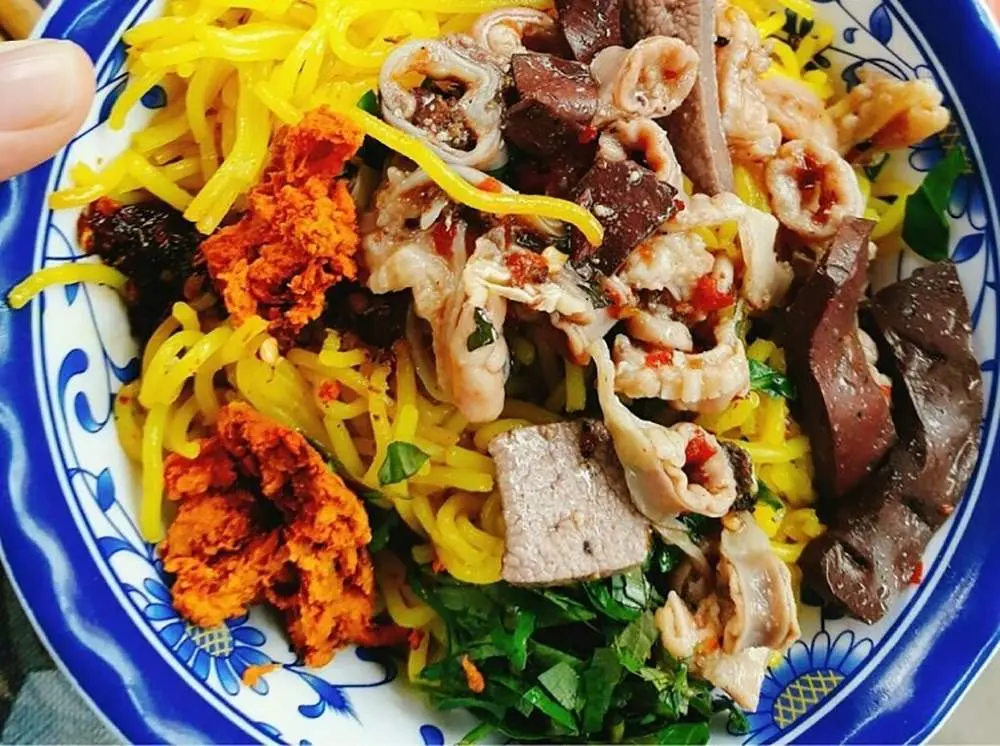 B&uacute;n nghệ Huế - M&oacute;n ăn đặc sản nức tiếng xứ kinh kỳ 7