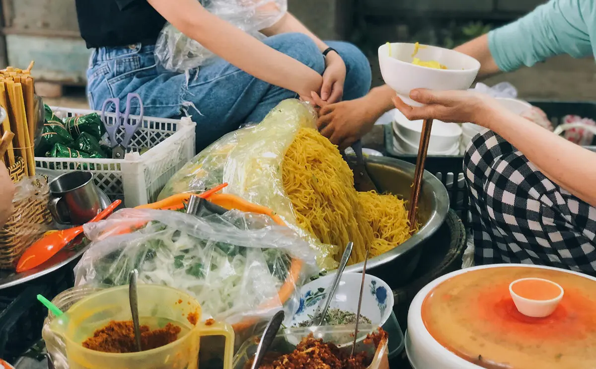 B&uacute;n nghệ Huế - M&oacute;n ăn đặc sản nức tiếng xứ kinh kỳ 9