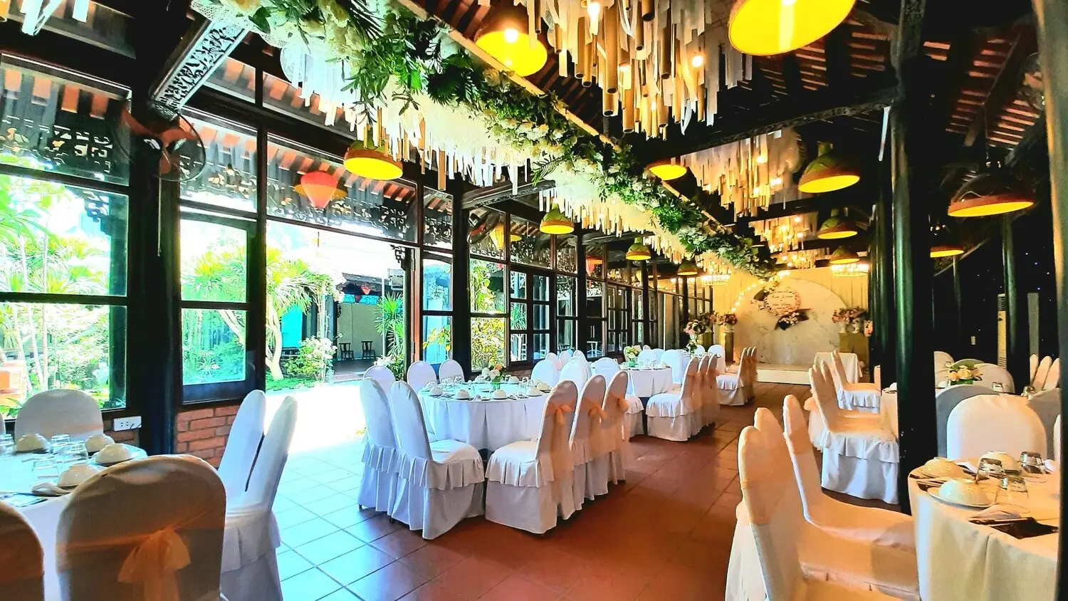 Cafe Nam Giao Ho&agrave;i Cổ - Qu&aacute;n c&agrave; ph&ecirc; cổ k&iacute;nh giữa l&ograve;ng cố đ&ocirc; Huế 3