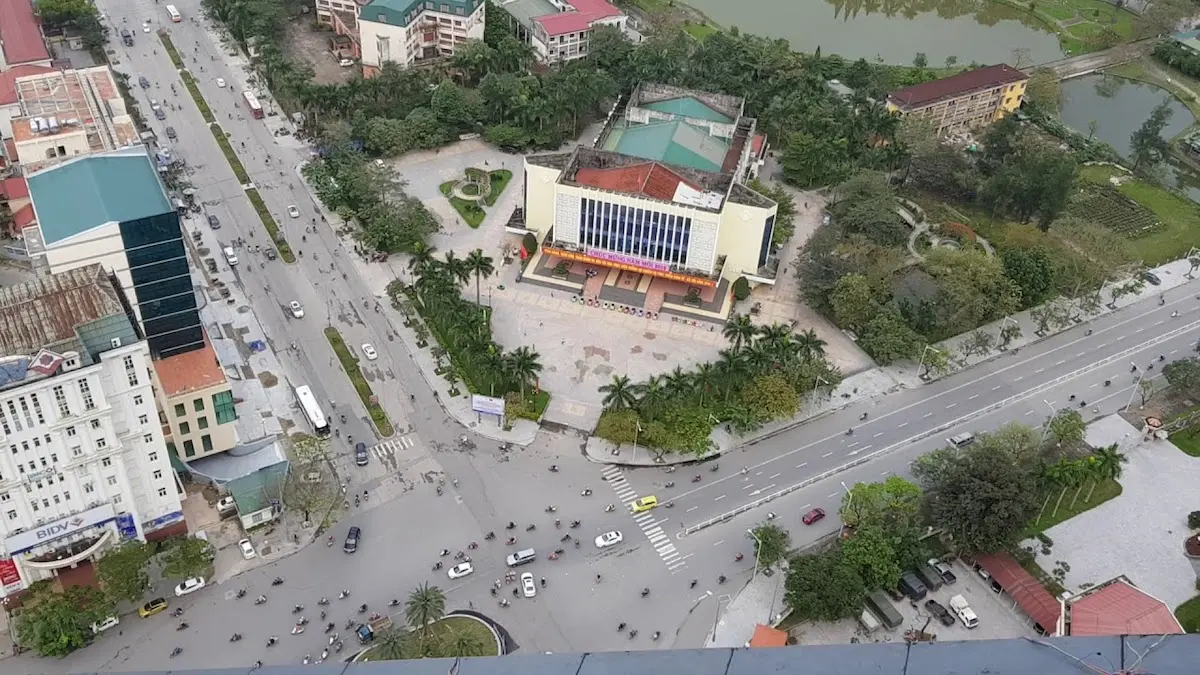 Chill cảnh đ&ecirc;m hoa lệ tại Sky Bar Huế 4