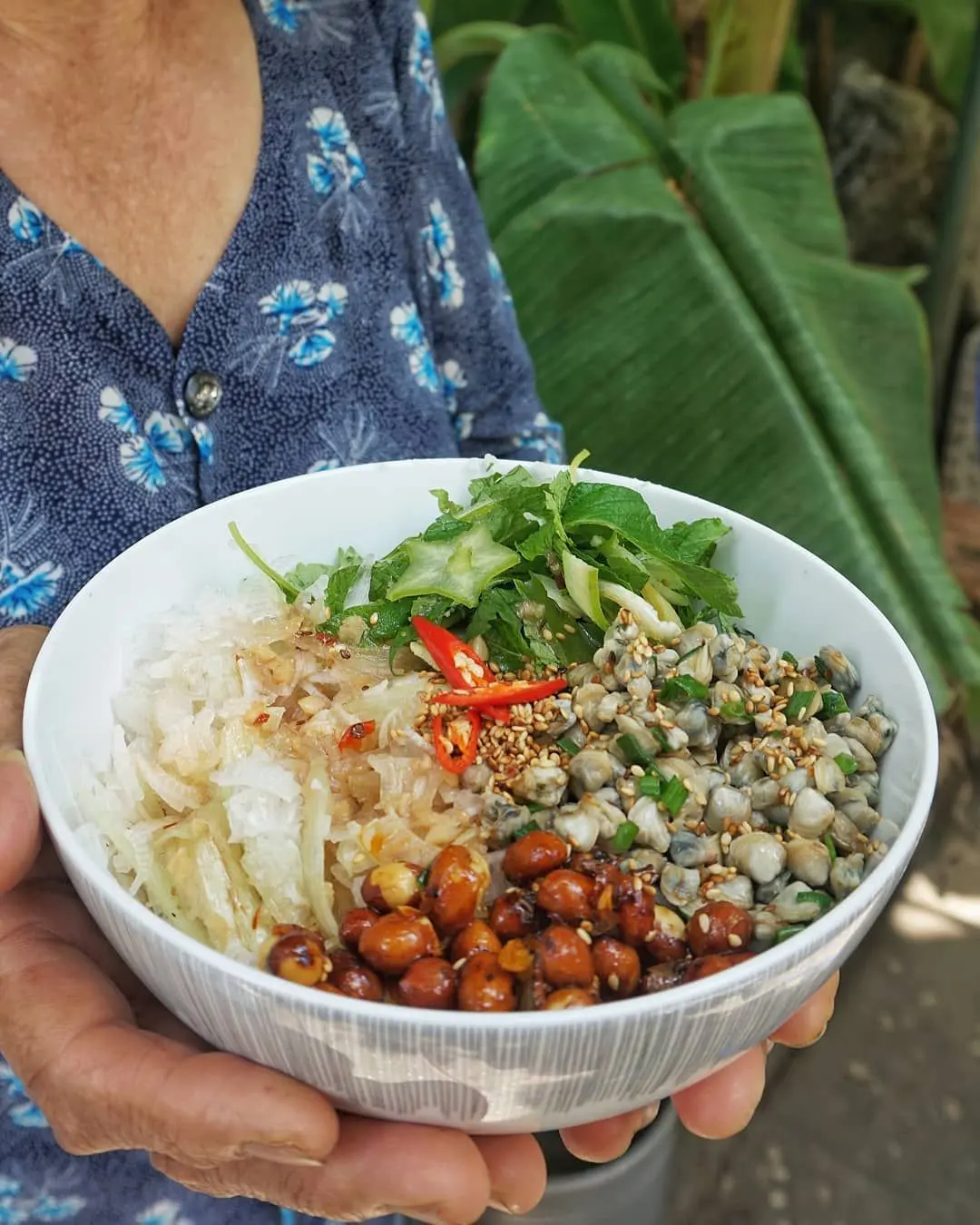 Cơm hến - Từ m&oacute;n ăn nh&agrave; ngh&egrave;o đến tinh hoa ẩm thực xứ Huế 2