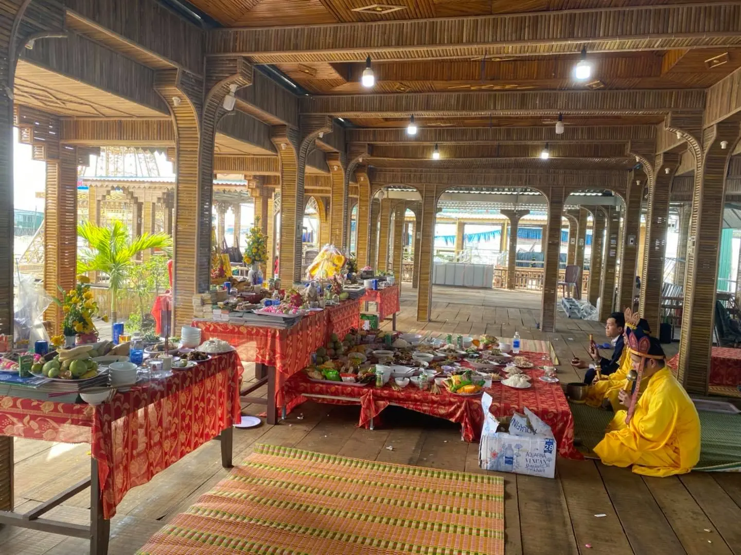 Đầm Chuồn Hương Qu&aacute;n - Nh&agrave; h&agrave;ng chuy&ecirc;n hải sản tại Huế 5