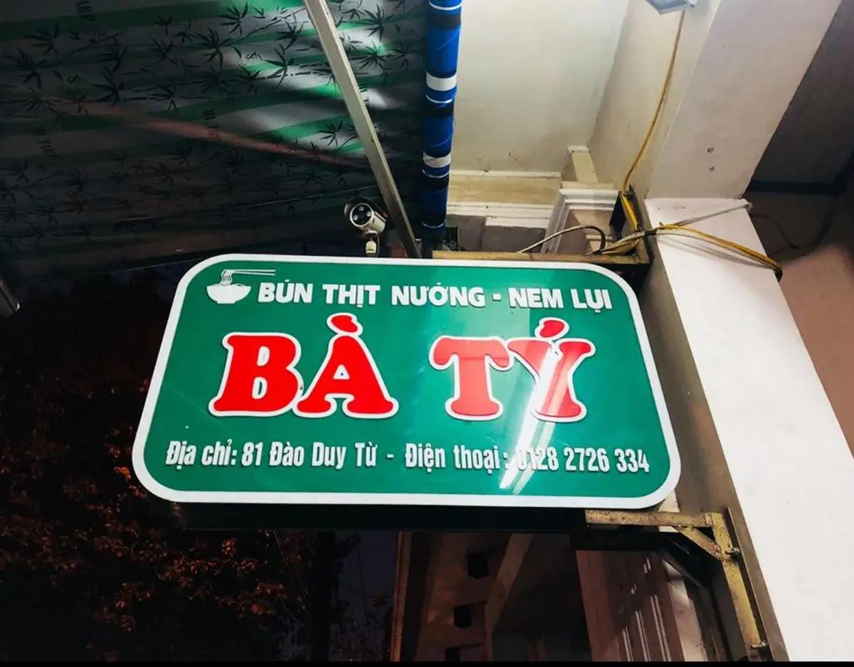 Đến Huế l&agrave; phải gh&eacute; ngay đến qu&aacute;n b&uacute;n thịt nướng b&agrave; T&yacute;, ngon qu&ecirc;n lối về 2
