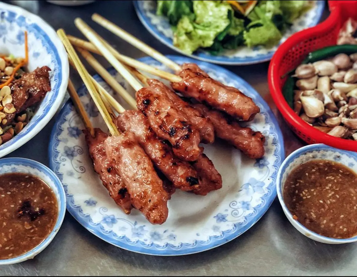 Đến Huế l&agrave; phải gh&eacute; ngay đến qu&aacute;n b&uacute;n thịt nướng b&agrave; T&yacute;, ngon qu&ecirc;n lối về 6