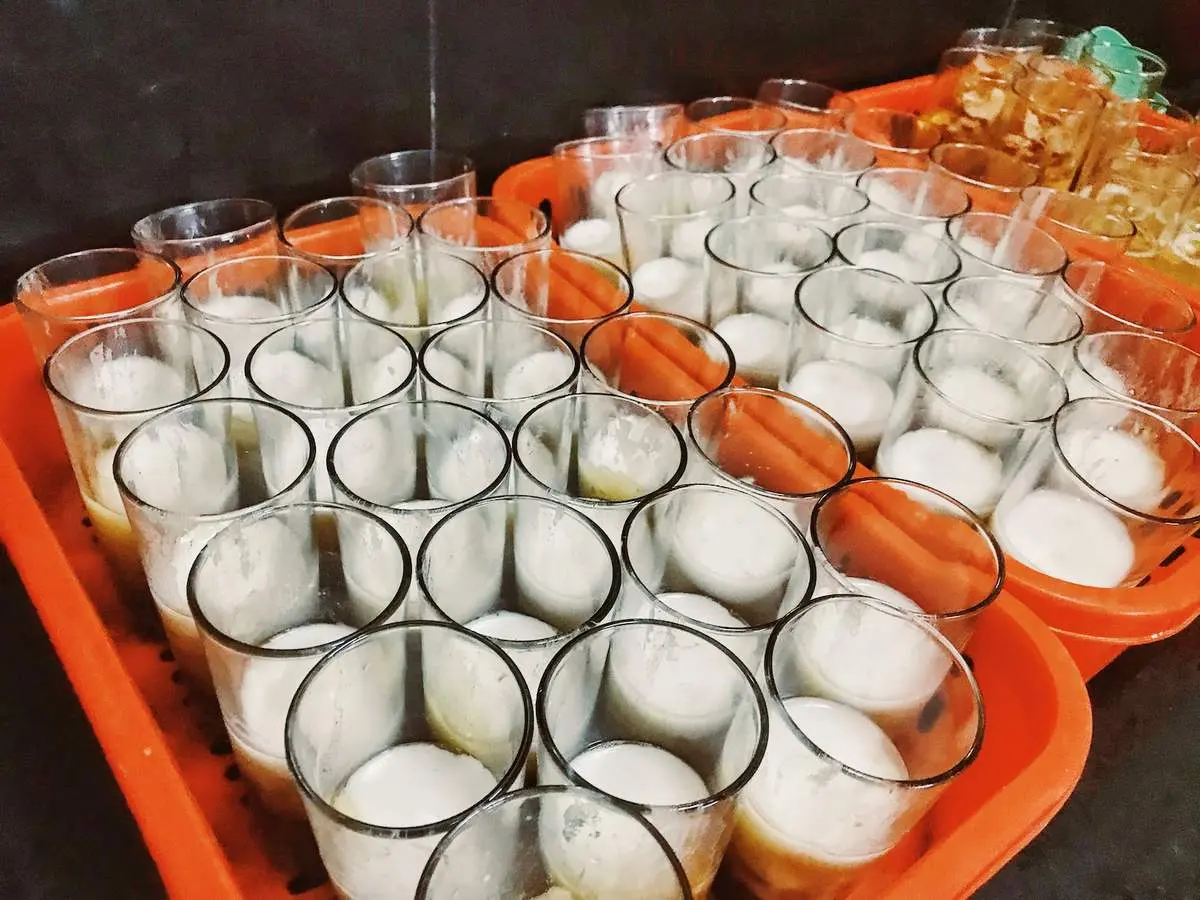 Đến Huế thì nhớ tạt ngang quán chè Linh Lan lâu đời nhất ở đất Thần Kinh 12