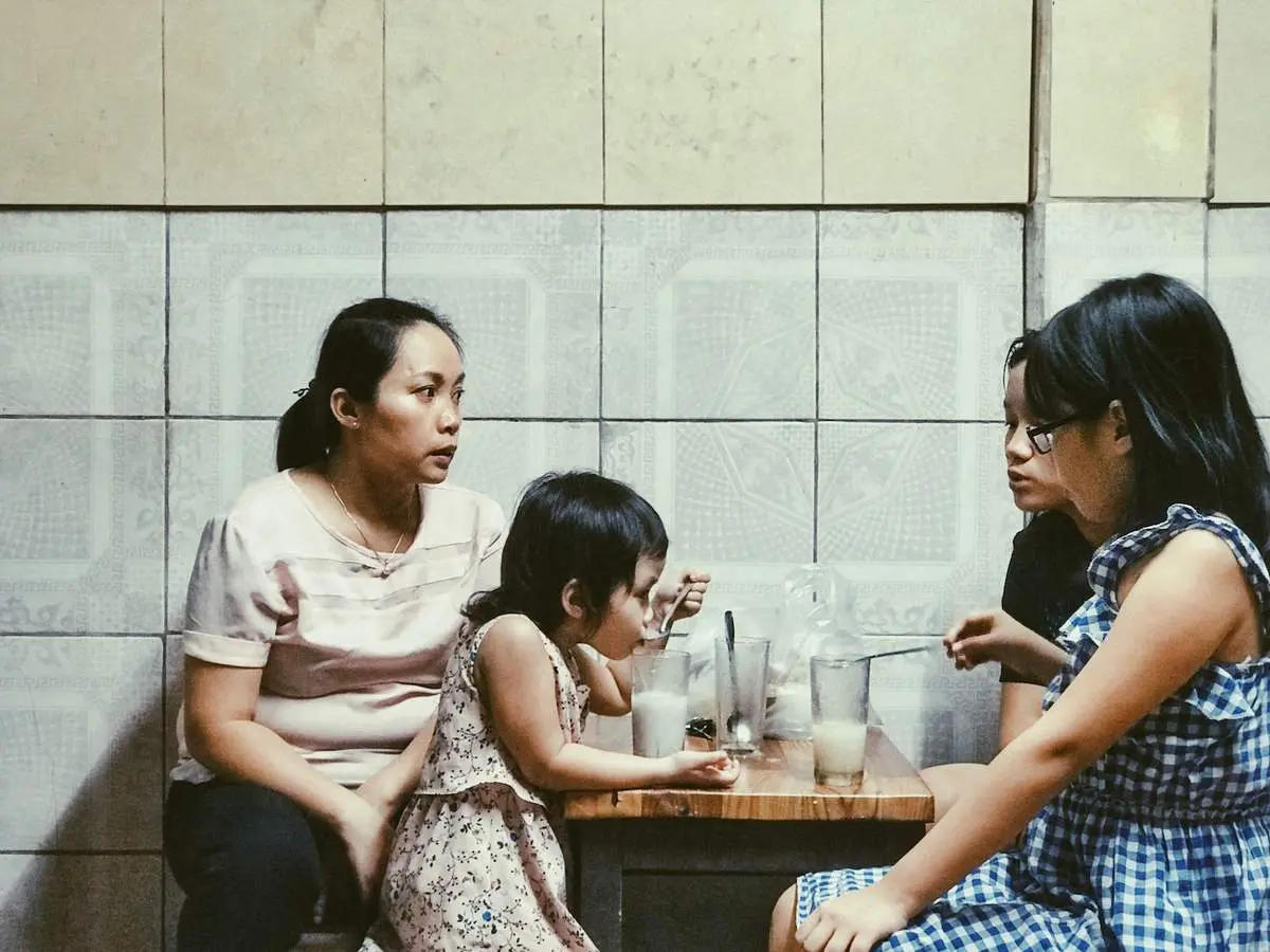 Đến Huế thì nhớ tạt ngang quán chè Linh Lan lâu đời nhất ở đất Thần Kinh 3