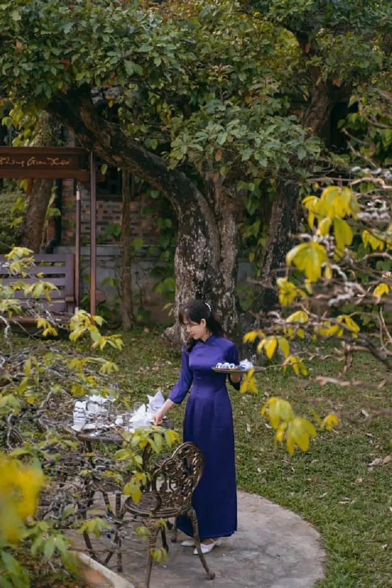 Đến nh&agrave; h&agrave;ng Kh&ocirc;ng Gian Xưa Huế trải nghiệm d&ugrave;ng bữa giữa nh&agrave; Rường cổ k&iacute;nh 6