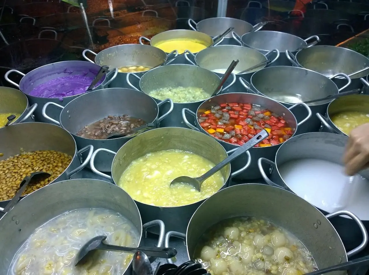 Địa chỉ những qu&aacute;n ch&egrave; nổi tiếng ở Huế dưới đ&acirc;y chắc chắn khiến bạn đổ đứ đừ 6