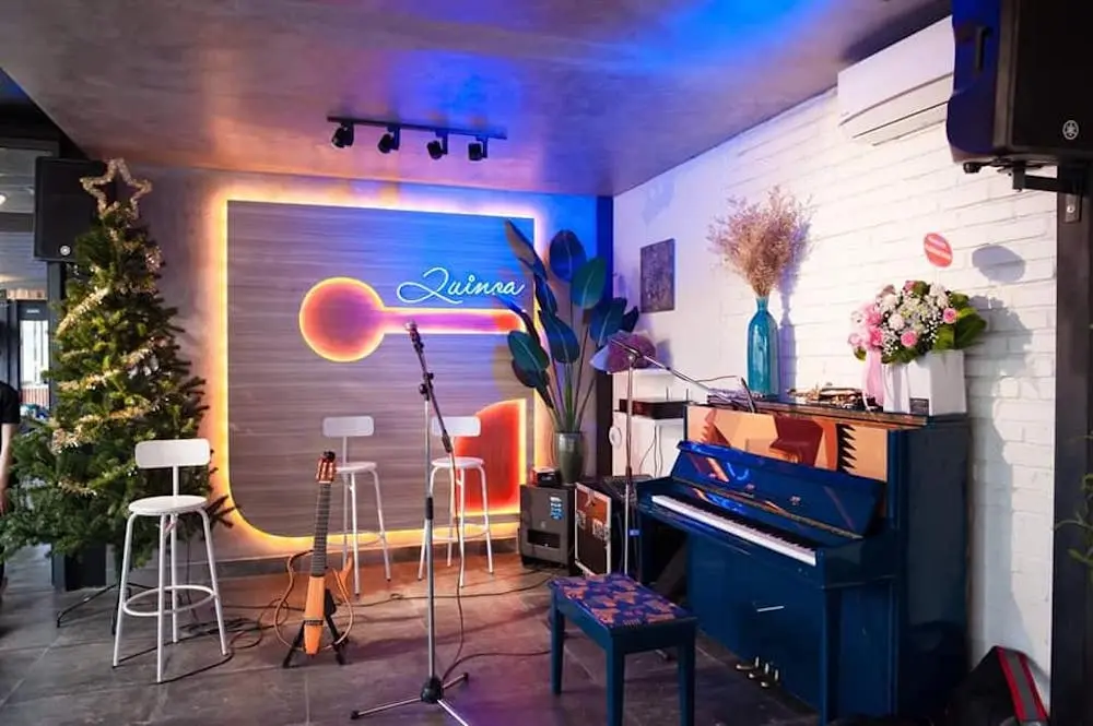 Dịch kh&ocirc;ng vi vu nước ngo&agrave;i được th&igrave; gh&eacute; Quinoa Caf&eacute; để c&oacute; ảnh check-in như ở trời T&acirc;y 20