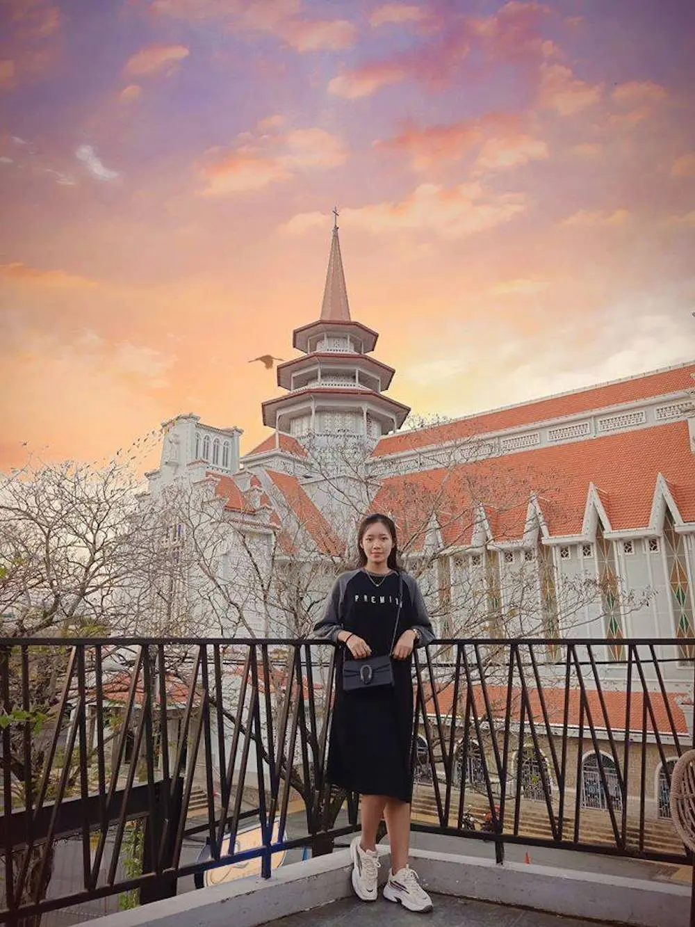Dịch kh&ocirc;ng vi vu nước ngo&agrave;i được th&igrave; gh&eacute; Quinoa Caf&eacute; để c&oacute; ảnh check-in như ở trời T&acirc;y 16