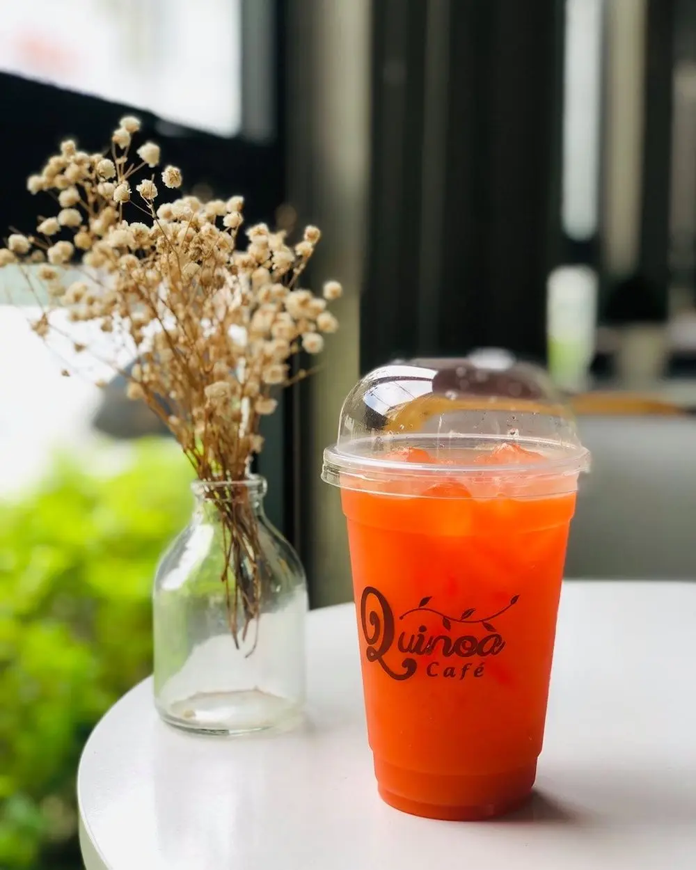 Dịch kh&ocirc;ng vi vu nước ngo&agrave;i được th&igrave; gh&eacute; Quinoa Caf&eacute; để c&oacute; ảnh check-in như ở trời T&acirc;y 7