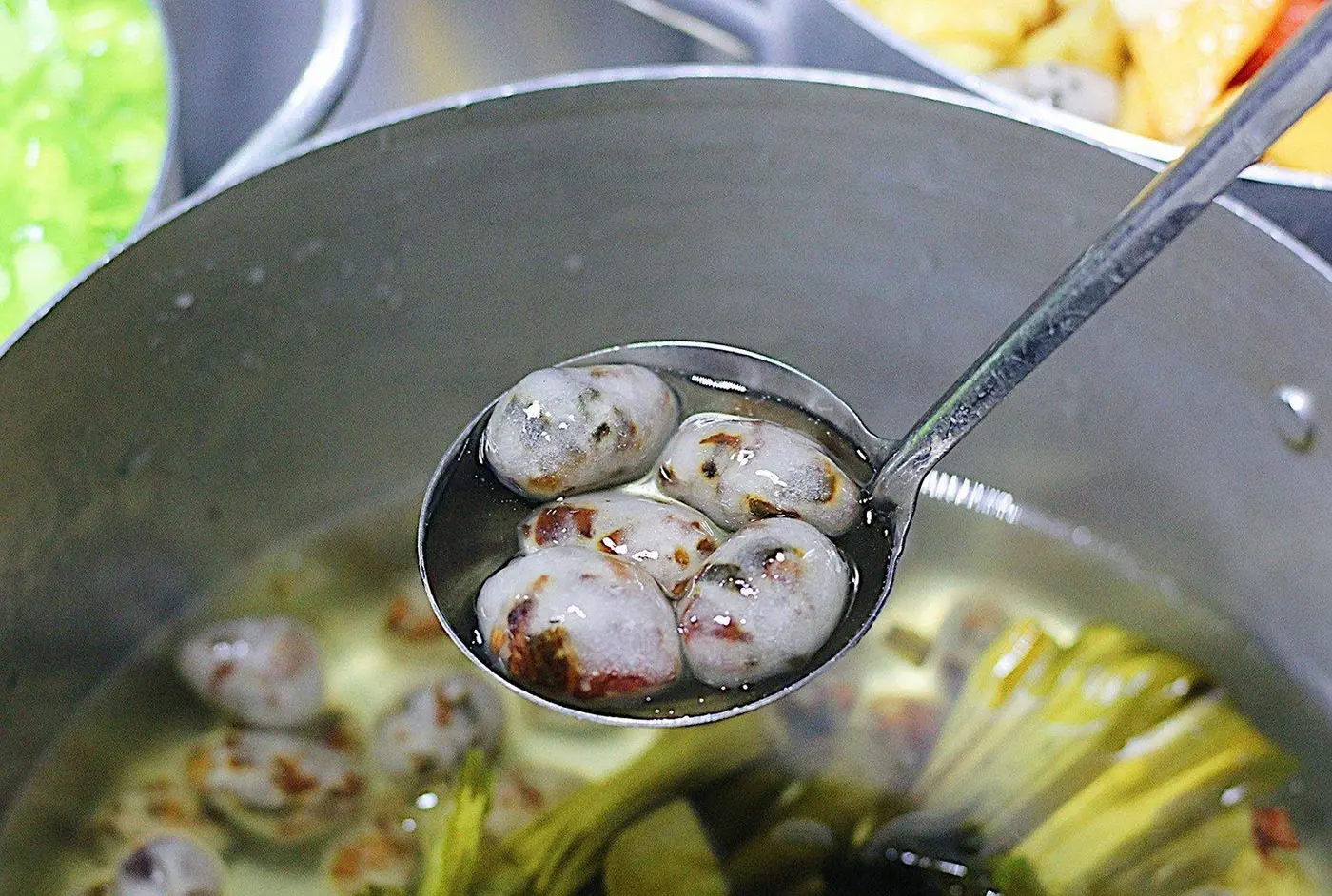 Điểm danh c&aacute;c m&oacute;n ăn đ&ecirc;m Huế cho hội c&uacute; đ&ecirc;m 8