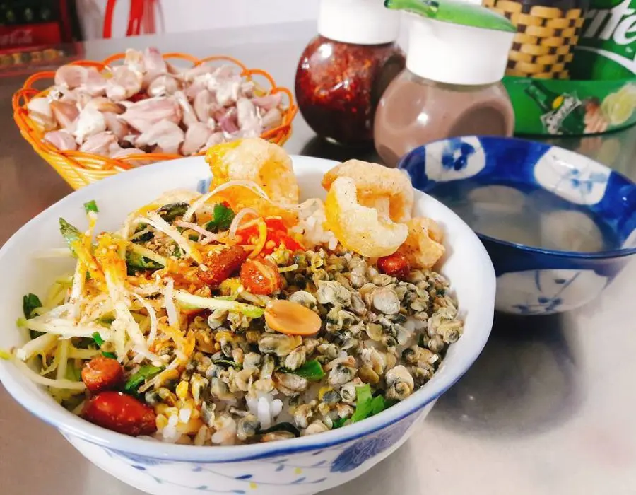 Điểm danh loạt m&oacute;n ăn ngon rẻ ở Huế m&agrave; bạn nhất định phải thử 4