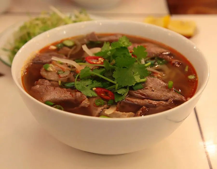 Điểm danh loạt m&oacute;n ăn ngon rẻ ở Huế m&agrave; bạn nhất định phải thử 6