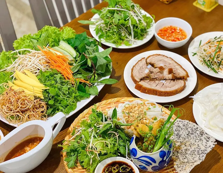 Điểm danh loạt m&oacute;n ăn ngon rẻ ở Huế m&agrave; bạn nhất định phải thử 5