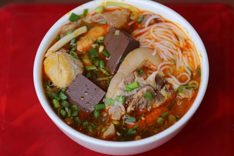 Điểm danh những m&oacute;n ngon Huế nức l&ograve;ng c&aacute;c t&iacute;n đồ y&ecirc;u ẩm thực 6