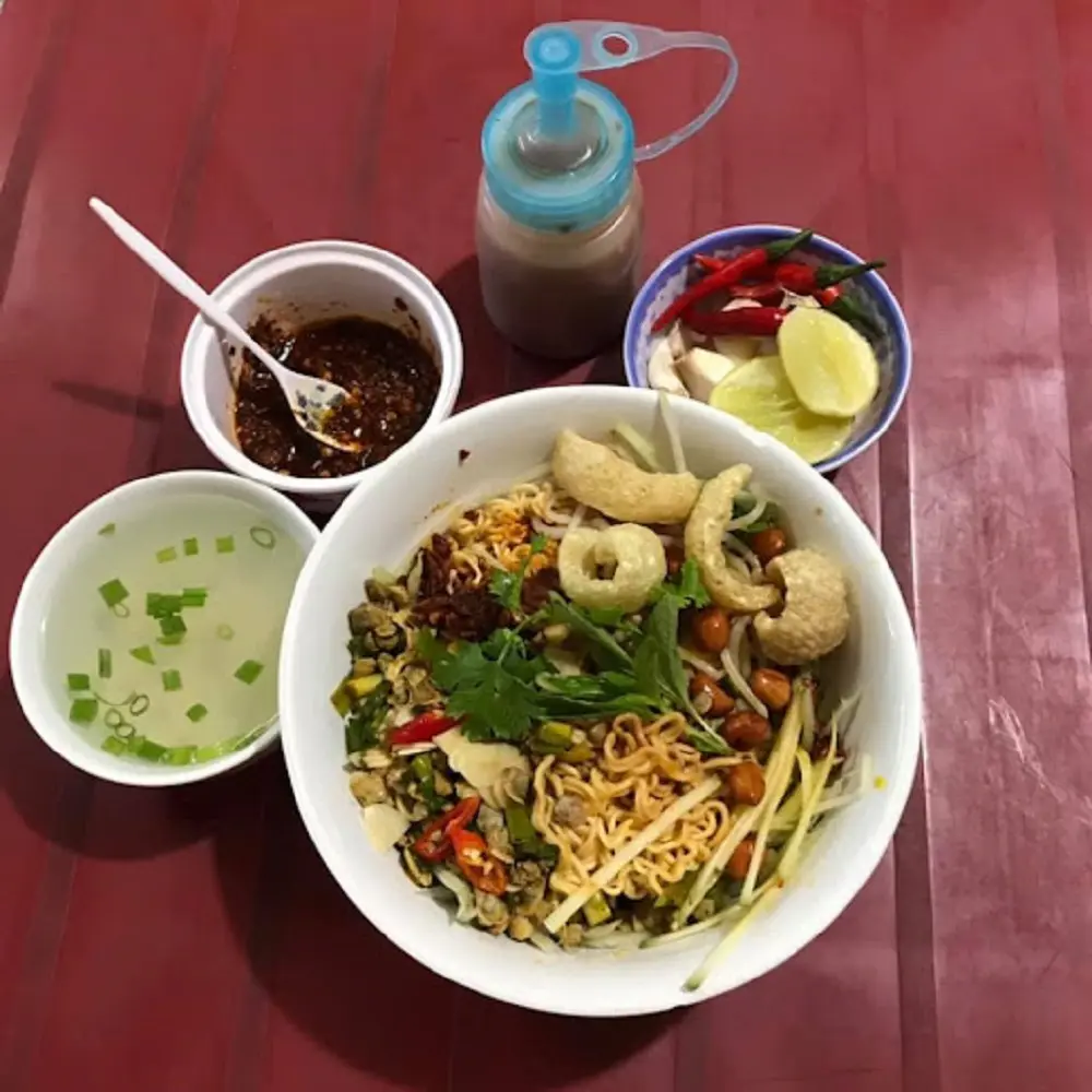 Dừng ch&acirc;n tại cơm hến Hoa Đ&ocirc;ng - Qu&aacute;n ngon kh&ocirc;ng thể bỏ qua khi đến Huế 4