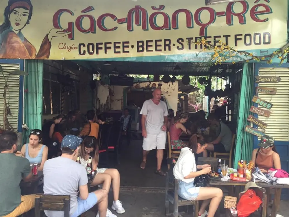 G&aacute;c Măng R&ecirc; - Qu&aacute;n cafe mang hơi hướng cổ điển của v&ugrave;ng đất Cố đ&ocirc; 3