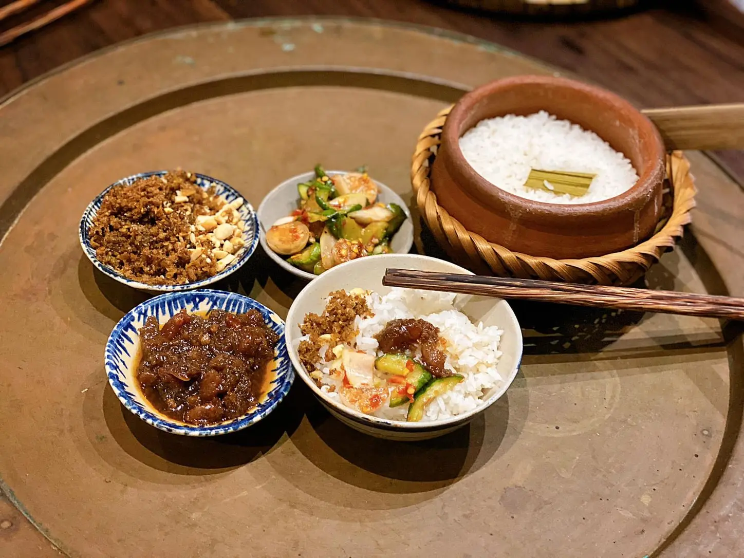Gh&eacute; ngay Qu&aacute;n cơm Chạn để thưởng thức cơm ni&ecirc;u mang hương vị k&yacute; ức 7