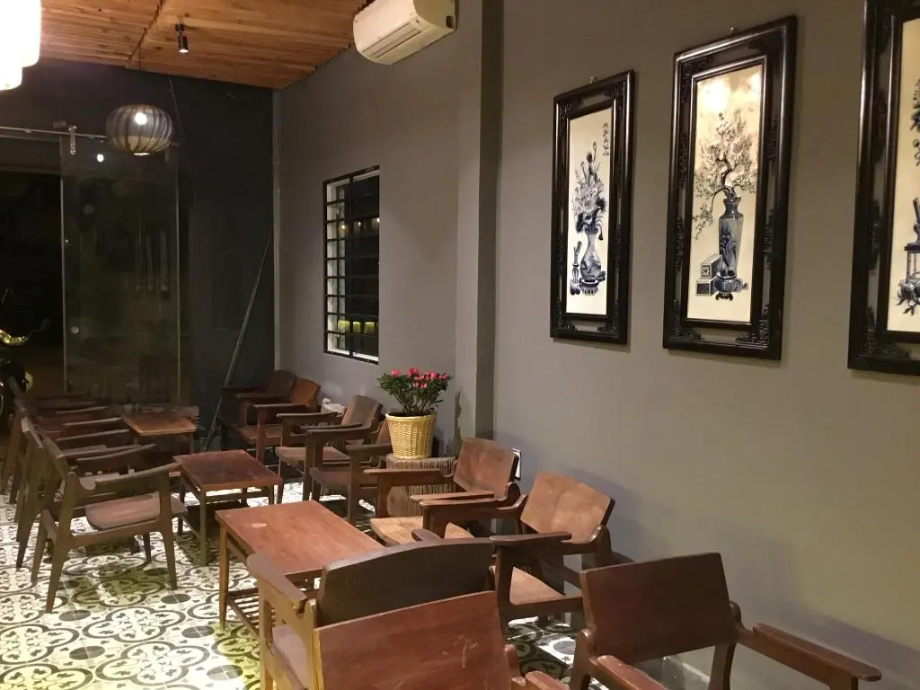 H&ograve;a v&agrave;o Hue Cafe Roastery để thưởng thức kh&ocirc;ng gian &acirc;m nhạc mộc mạc tại Huế 4