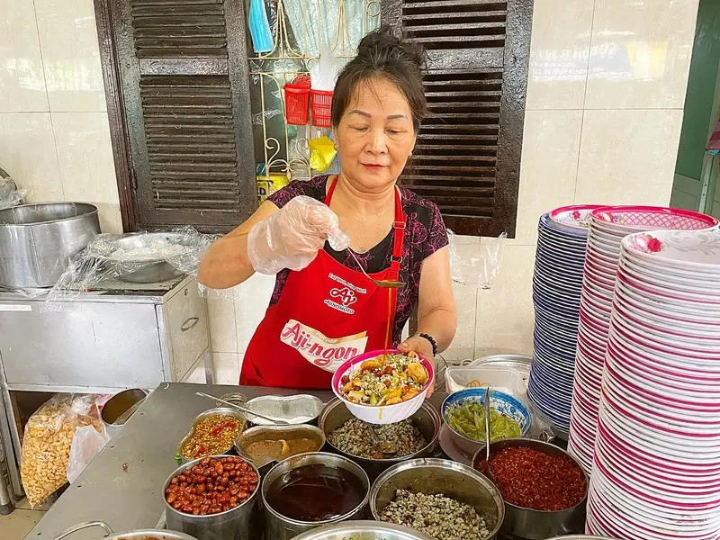 Hue food tour: H&agrave;nh tr&igrave;nh t&igrave;m hiểu Huế bằng ch&iacute;nh vị gi&aacute;c của m&igrave;nh 5