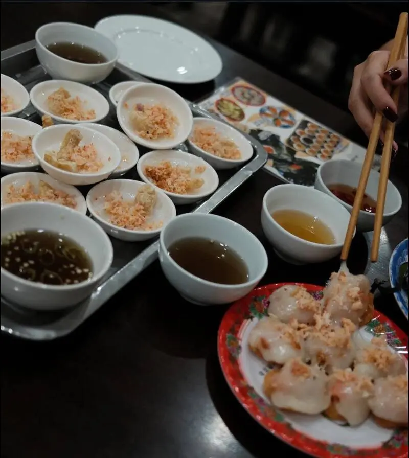 Hue food tour: H&agrave;nh tr&igrave;nh t&igrave;m hiểu Huế bằng ch&iacute;nh vị gi&aacute;c của m&igrave;nh 4