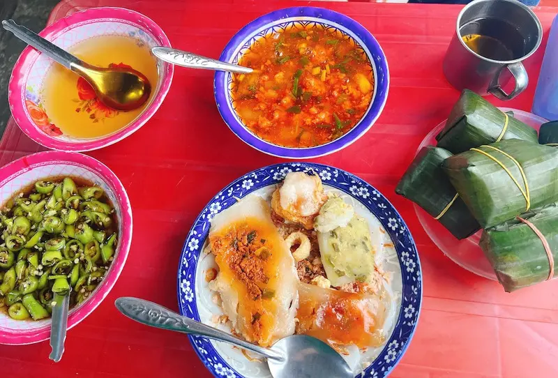 Hue food tour: H&agrave;nh tr&igrave;nh t&igrave;m hiểu Huế bằng ch&iacute;nh vị gi&aacute;c của m&igrave;nh 7