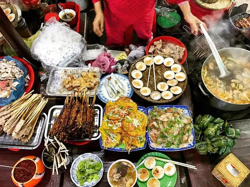 Hue food tour: H&agrave;nh tr&igrave;nh t&igrave;m hiểu Huế bằng ch&iacute;nh vị gi&aacute;c của m&igrave;nh 2