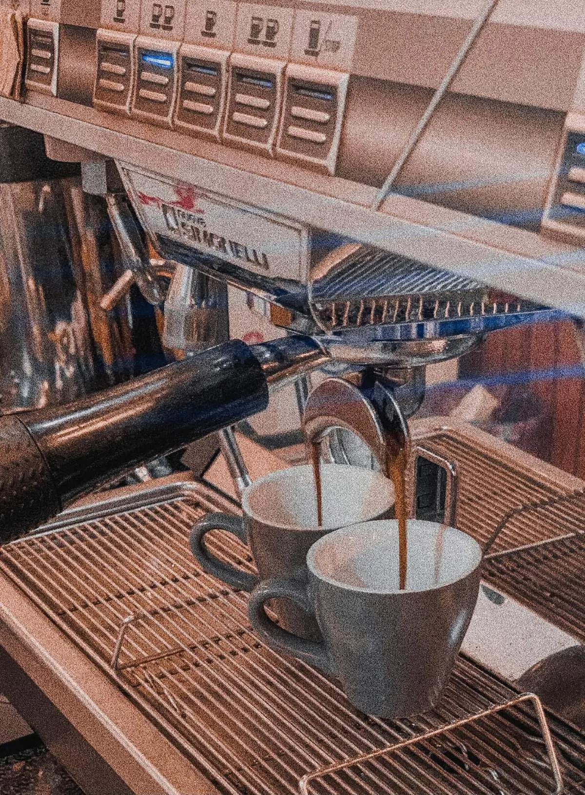 July Coffee - G&oacute;c nhỏ y&ecirc;n tĩnh giữa nhịp sống hiện đại 8
