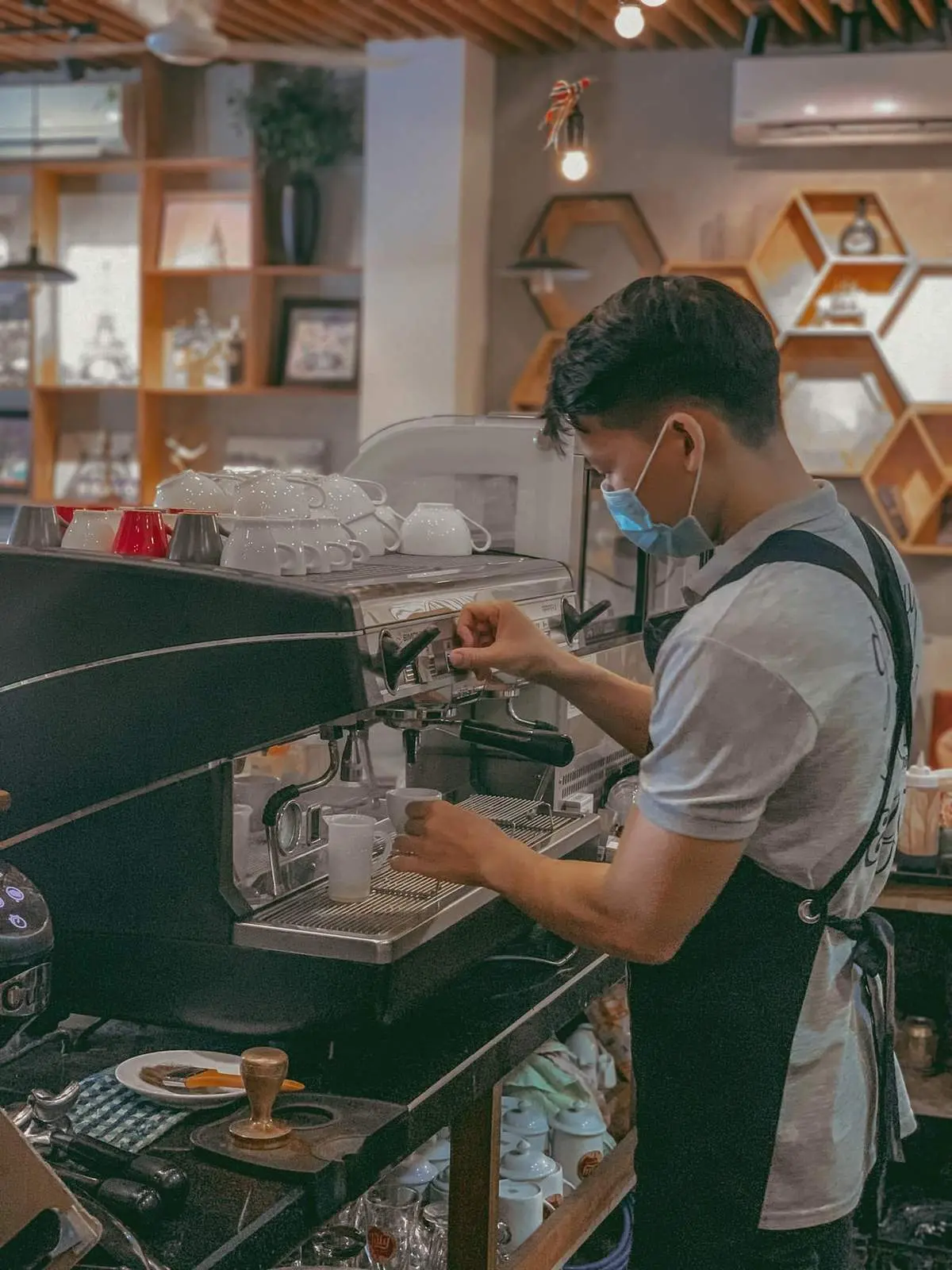 July Coffee - G&oacute;c nhỏ y&ecirc;n tĩnh giữa nhịp sống hiện đại 3