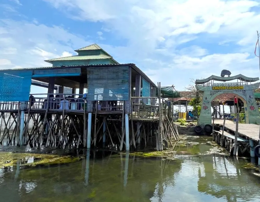 Kh&aacute;m ph&aacute; nh&agrave; h&agrave;ng nổi Chuồn Lagoon cực d&acirc;n d&atilde; ở Huế 2