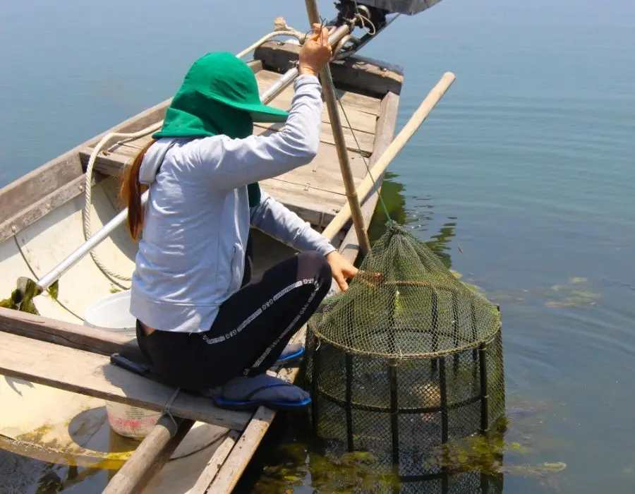 Kh&aacute;m ph&aacute; nh&agrave; h&agrave;ng nổi Chuồn Lagoon cực d&acirc;n d&atilde; ở Huế 6
